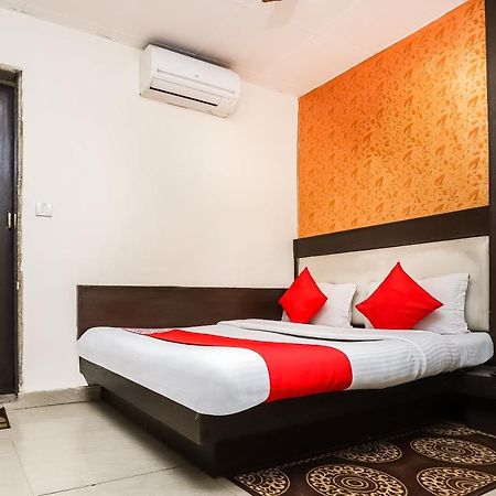 Hotel Shiv Palace Ню Делхи Екстериор снимка