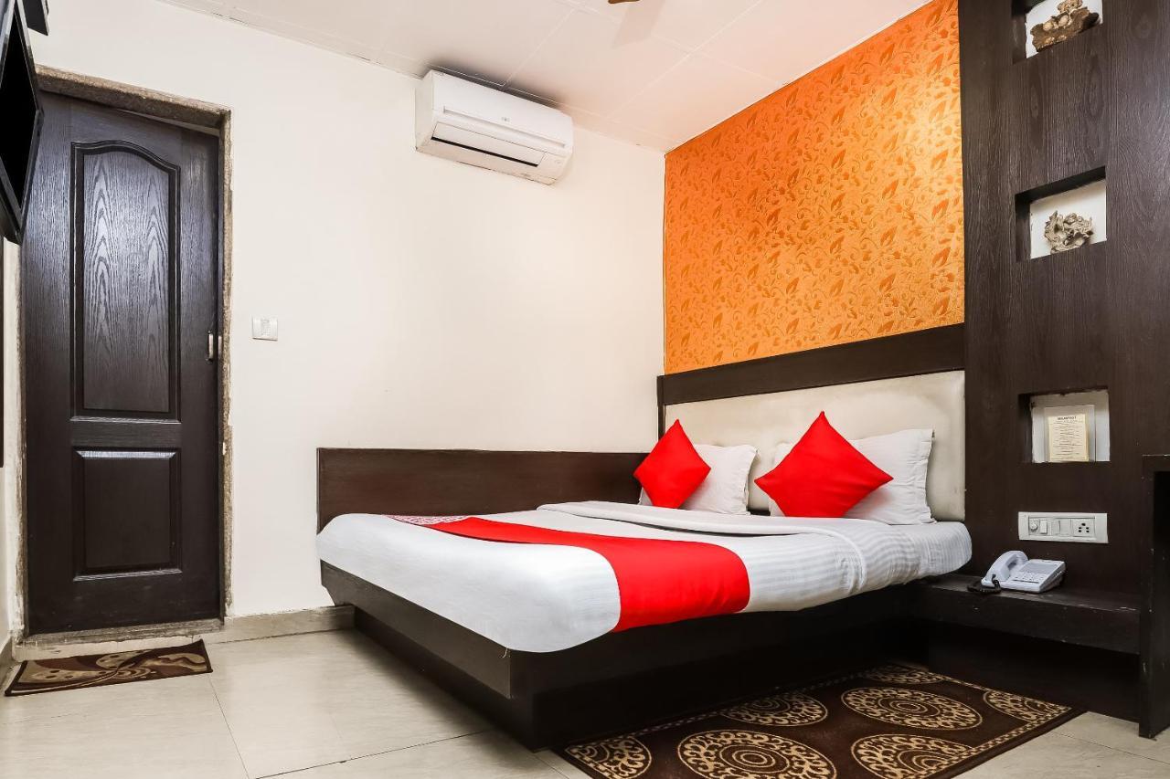 Hotel Shiv Palace Ню Делхи Екстериор снимка