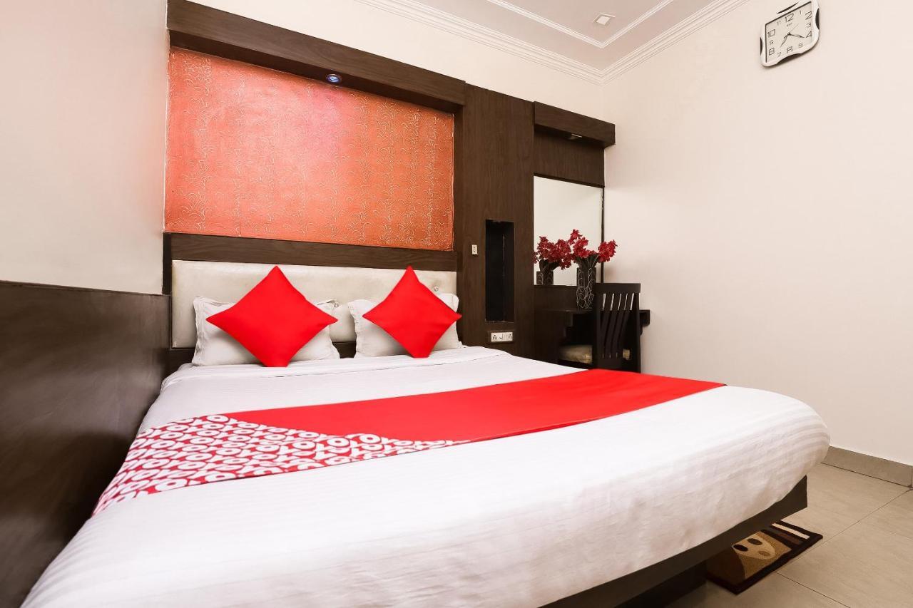 Hotel Shiv Palace Ню Делхи Екстериор снимка