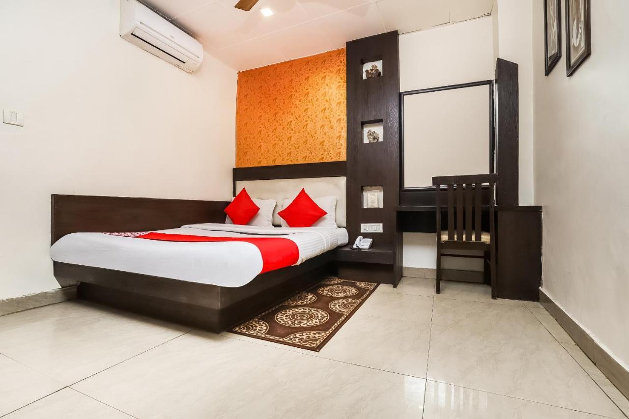 Hotel Shiv Palace Ню Делхи Екстериор снимка
