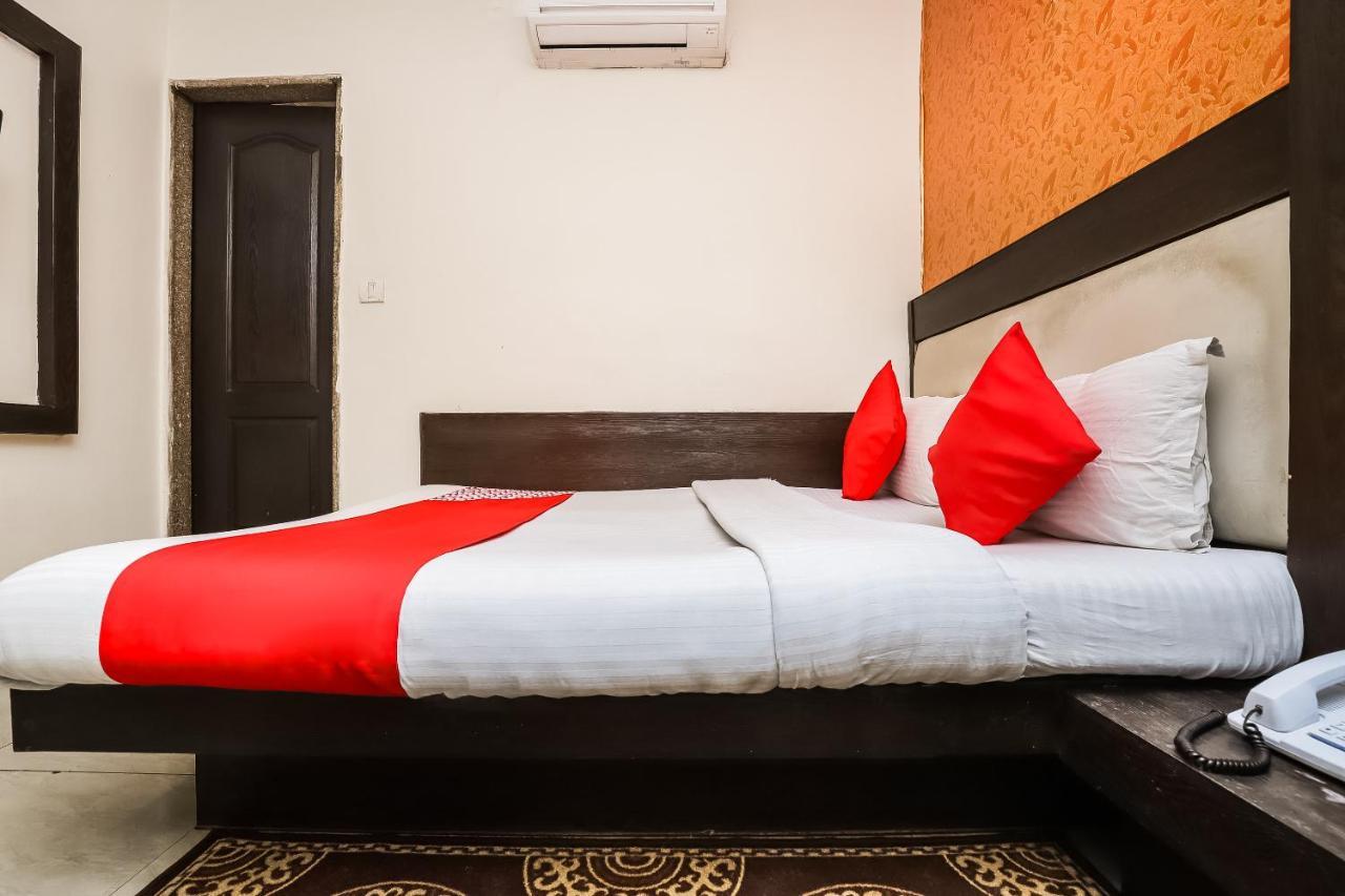 Hotel Shiv Palace Ню Делхи Екстериор снимка