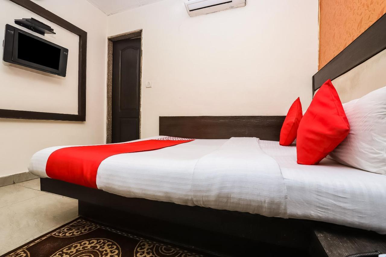 Hotel Shiv Palace Ню Делхи Екстериор снимка