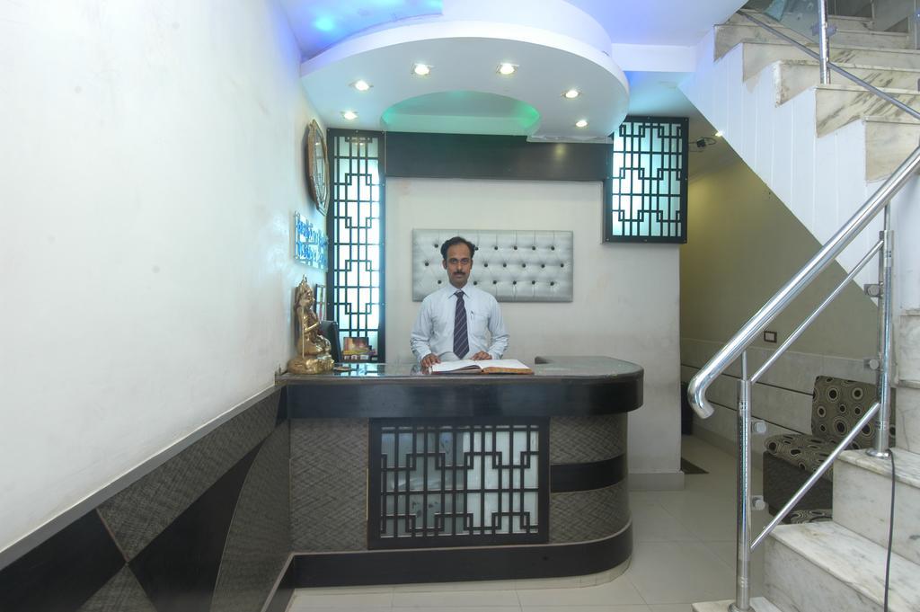 Hotel Shiv Palace Ню Делхи Екстериор снимка