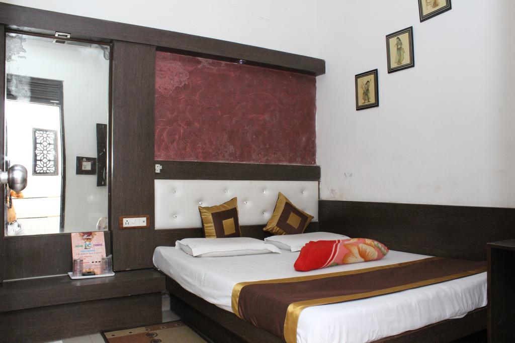 Hotel Shiv Palace Ню Делхи Екстериор снимка