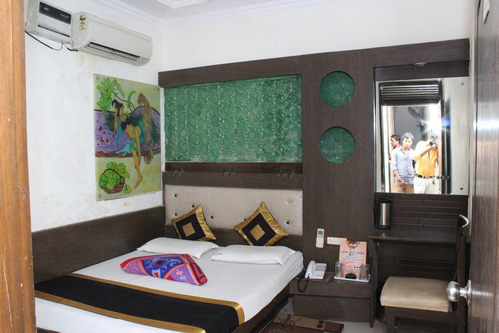 Hotel Shiv Palace Ню Делхи Екстериор снимка