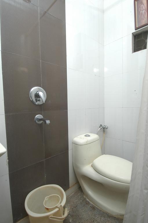 Hotel Shiv Palace Ню Делхи Екстериор снимка