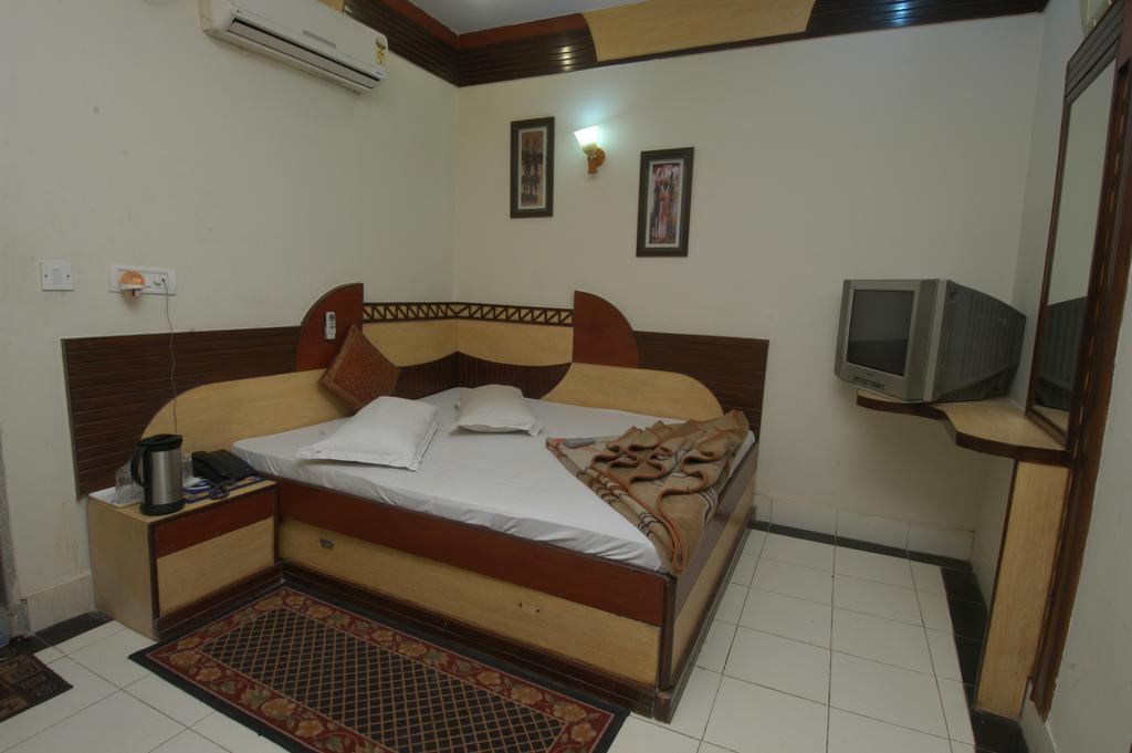 Hotel Shiv Palace Ню Делхи Екстериор снимка