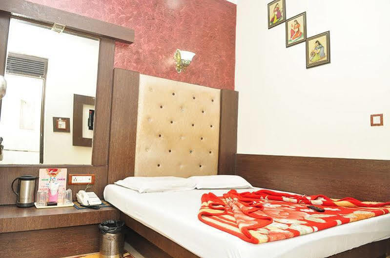 Hotel Shiv Palace Ню Делхи Екстериор снимка
